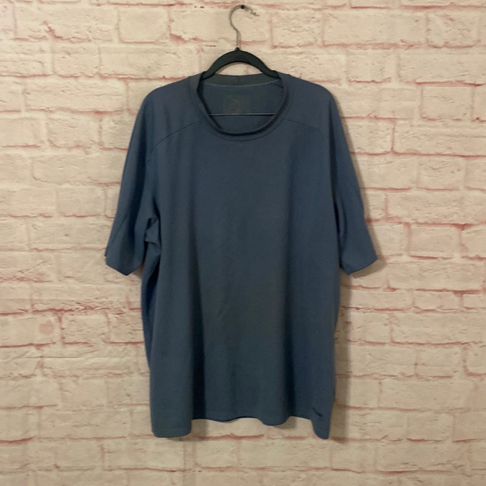 Patagonia men’s slate blue capilene tee